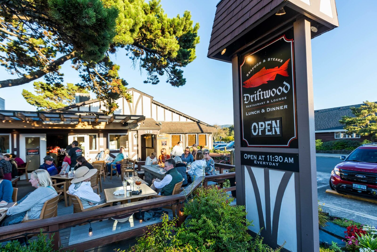 Photos - Driftwood Restaurant & Lounge - Cannon Beach, Oregon Restaurant